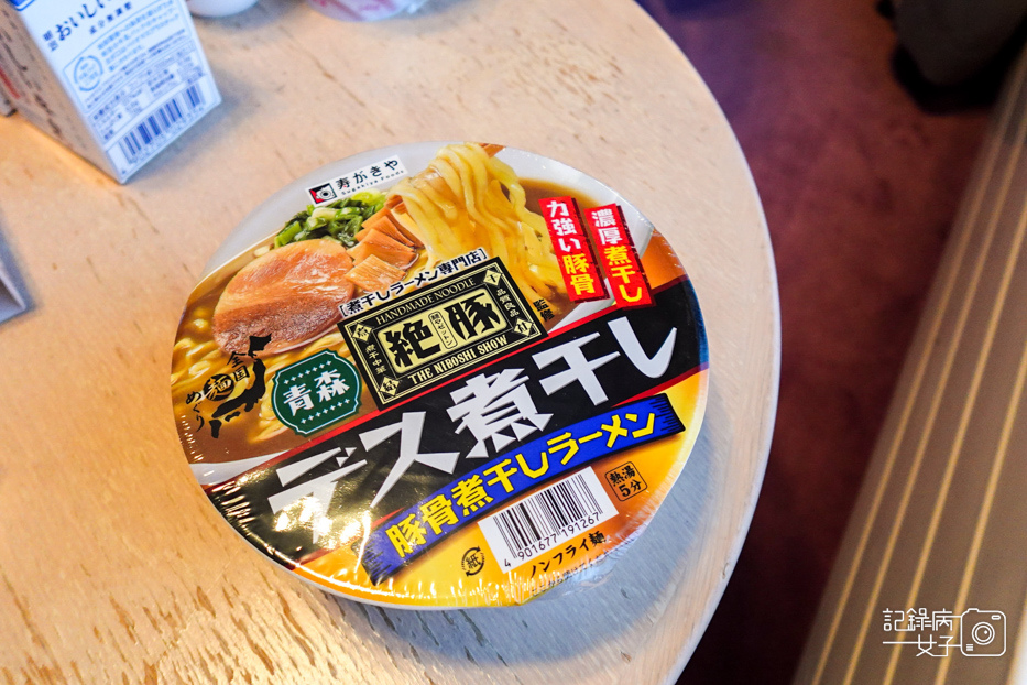 24日本LAWSON超商開箱ススギャメンヤゼ ットンニボシラーメン豚骨拉麵泡麵.jpg