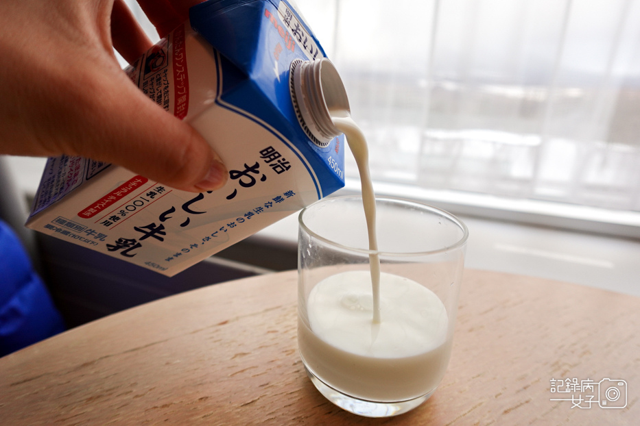 22日本LAWSON超商開箱明治おいしい牛乳.jpg