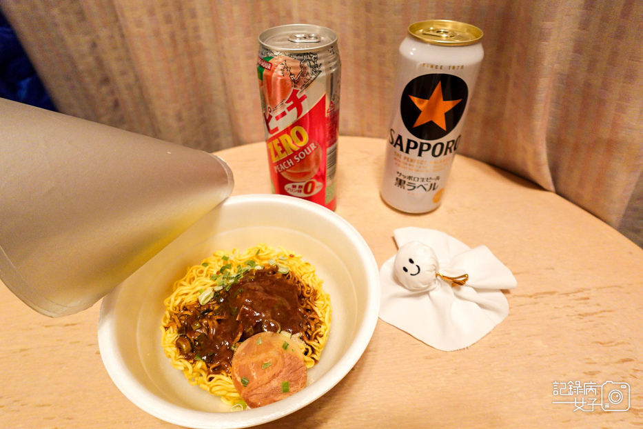 27日本LAWSON超商開箱ススギャメンヤゼ ットンニボシラーメン豚骨拉麵泡麵.jpg