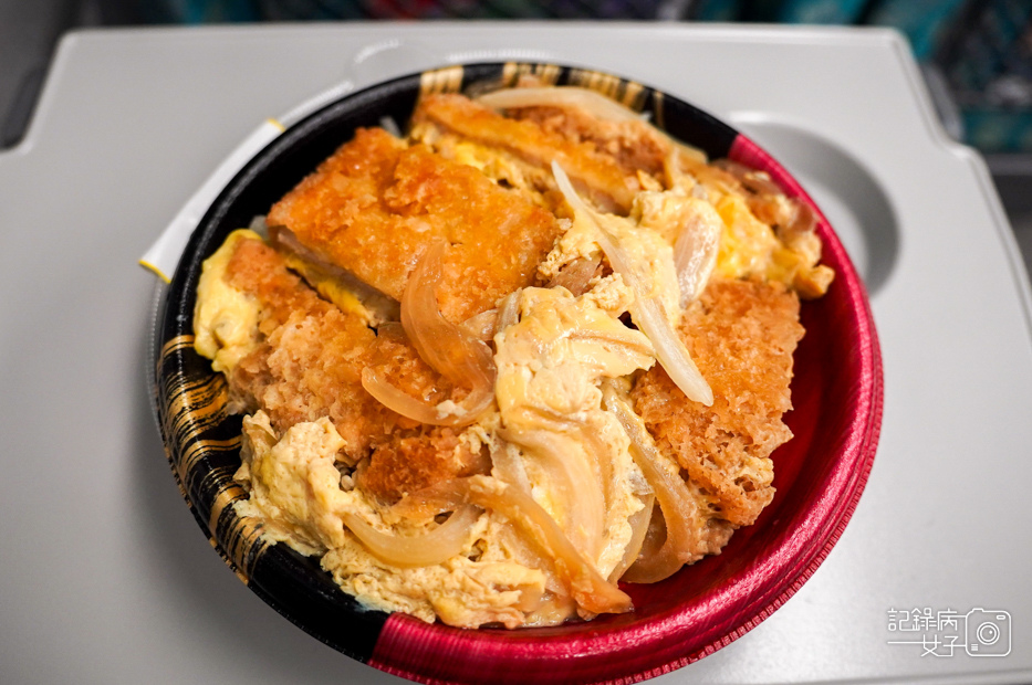 3唐吉訶德堂吉訶德炸豬排丼飯便當開箱.jpg 3唐吉訶德堂吉訶德炸豬排丼飯便當開箱.jpg