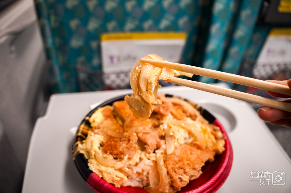 7唐吉訶德堂吉訶德炸豬排丼飯便當開箱.jpg