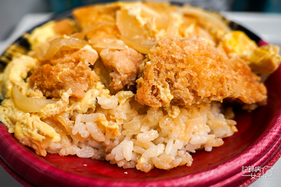 9唐吉訶德堂吉訶德炸豬排丼飯便當開箱.jpg