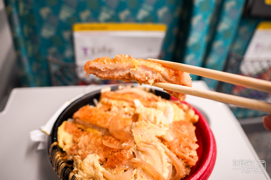 5唐吉訶德堂吉訶德炸豬排丼飯便當開箱.jpg