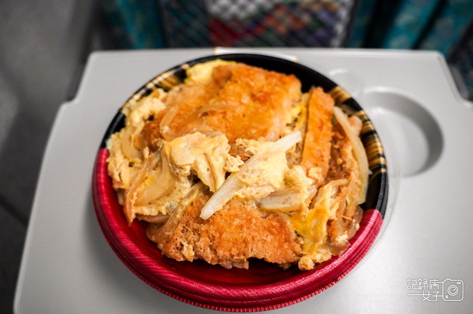 2唐吉訶德堂吉訶德炸豬排丼飯便當開箱.jpg