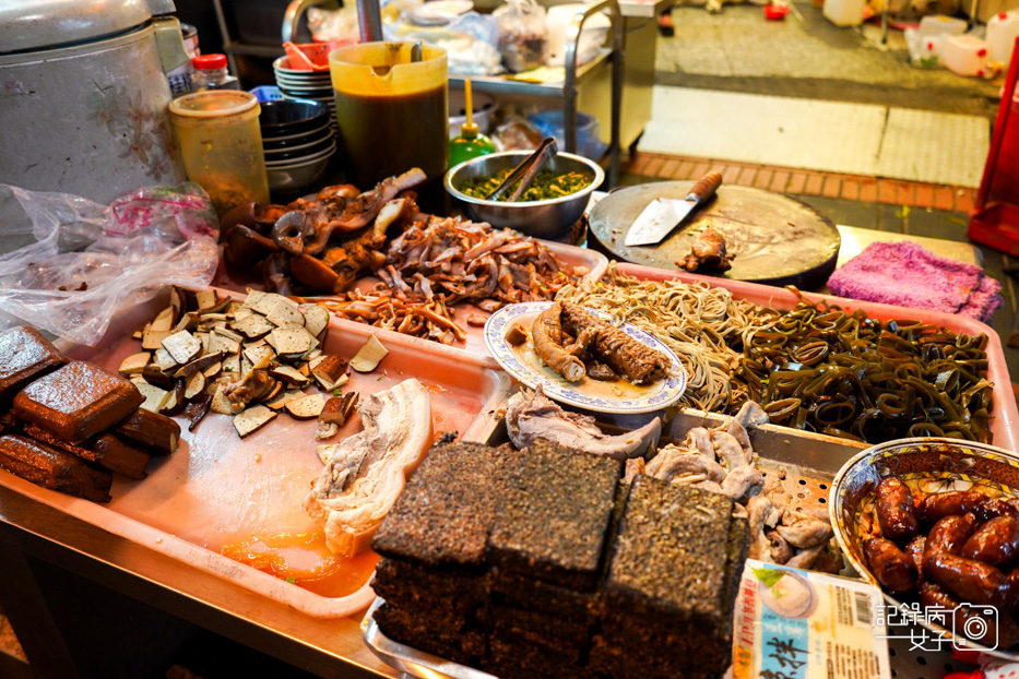 5彰化鹿港老街鹿港市場賴家扁食麵滷味.jpg
