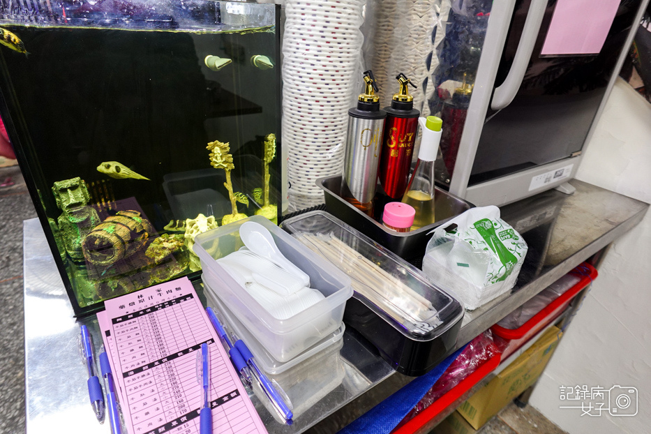8台北信義林家牛肉麵中藥牛肉湯牛油藥燉半筋半肉麵.jpg