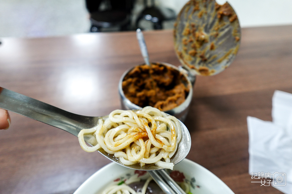 26台北信義林家牛肉麵中藥牛肉湯牛油藥燉半筋半肉麵.jpg
