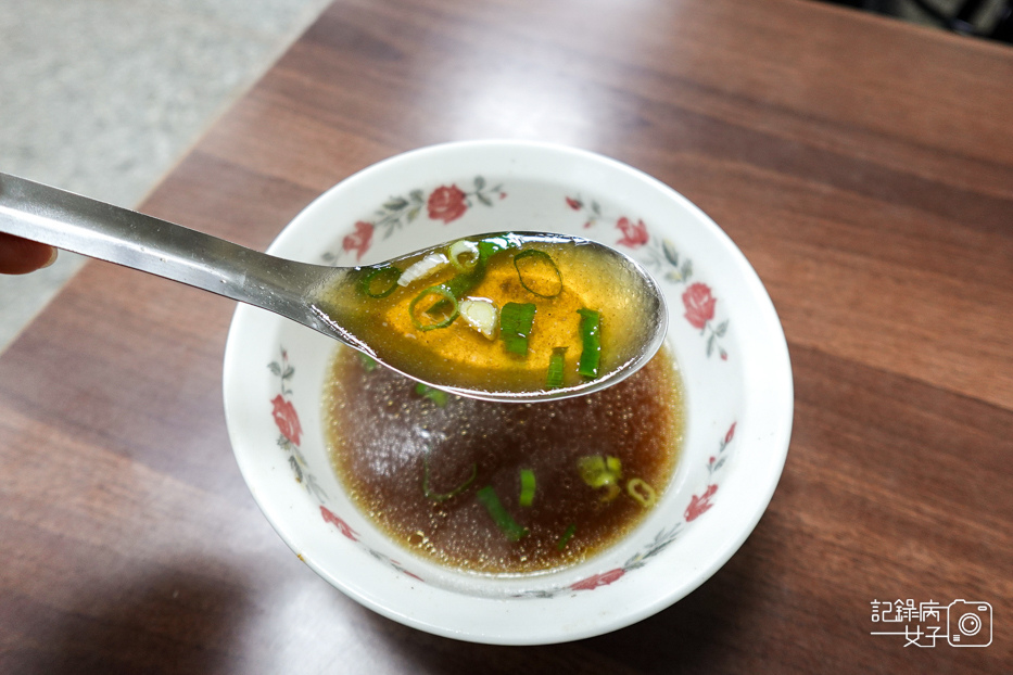 29台北信義林家牛肉麵中藥牛肉湯牛油藥燉半筋半肉麵.jpg