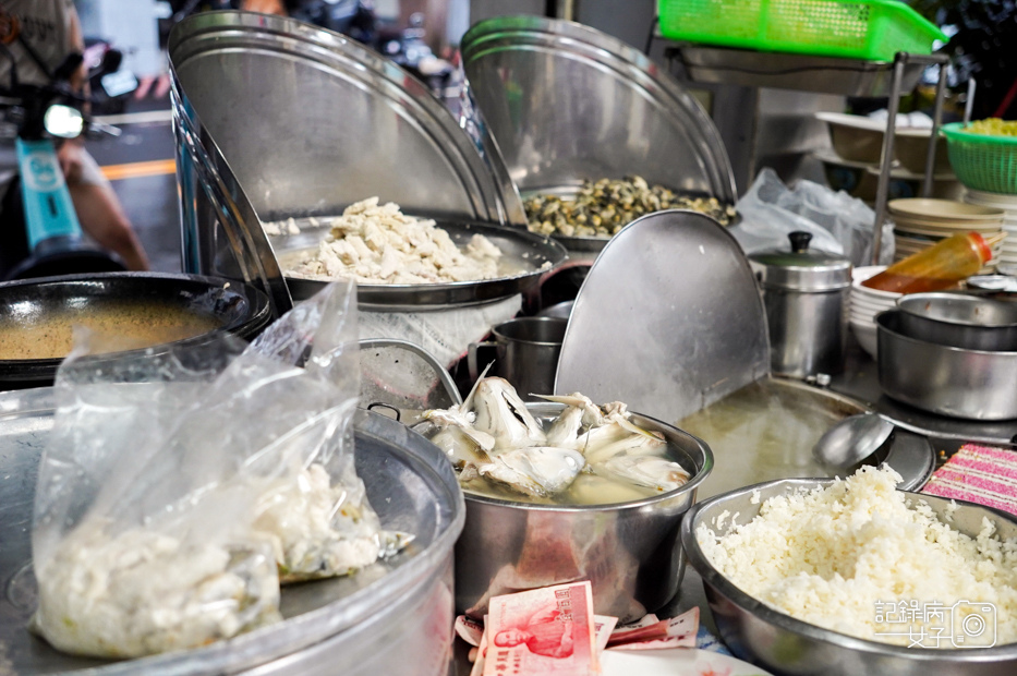 3台南美食大勇街無名鹹粥阿堂鹹粥綜合魚肚粥.jpg