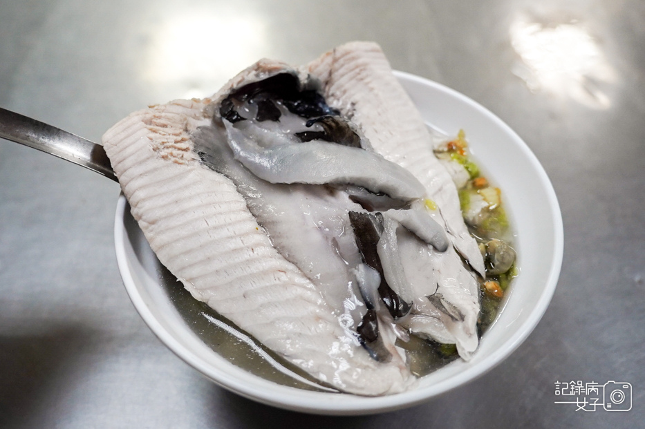 13台南美食大勇街無名鹹粥阿堂鹹粥綜合魚肚粥.jpg