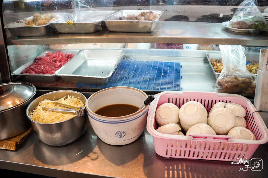 7台南牛肉湯阿億牛肉湯牛腩湯牛肝湯牛肉肉燥飯牛肉芥蘭菜.jpg
