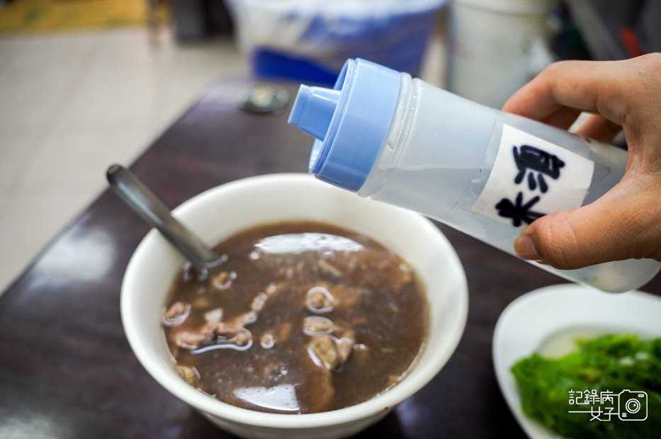 13台南牛肉湯阿億牛肉湯牛腩湯牛肝湯粽合牛肉湯溫體牛.jpg