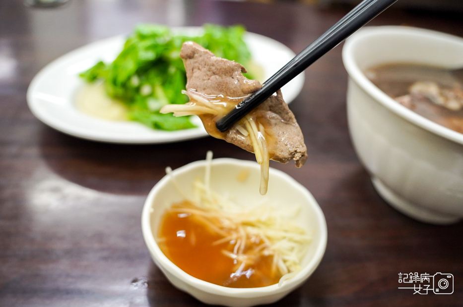 18台南牛肉湯阿億牛肉湯牛腩湯牛肝湯牛肉肉燥飯牛肉芥蘭菜.jpg