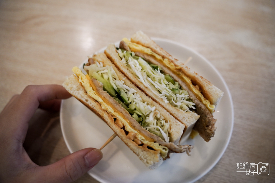 13高雄三民早堂手作早餐花生肉排起司蛋熱煎吐司.jpg