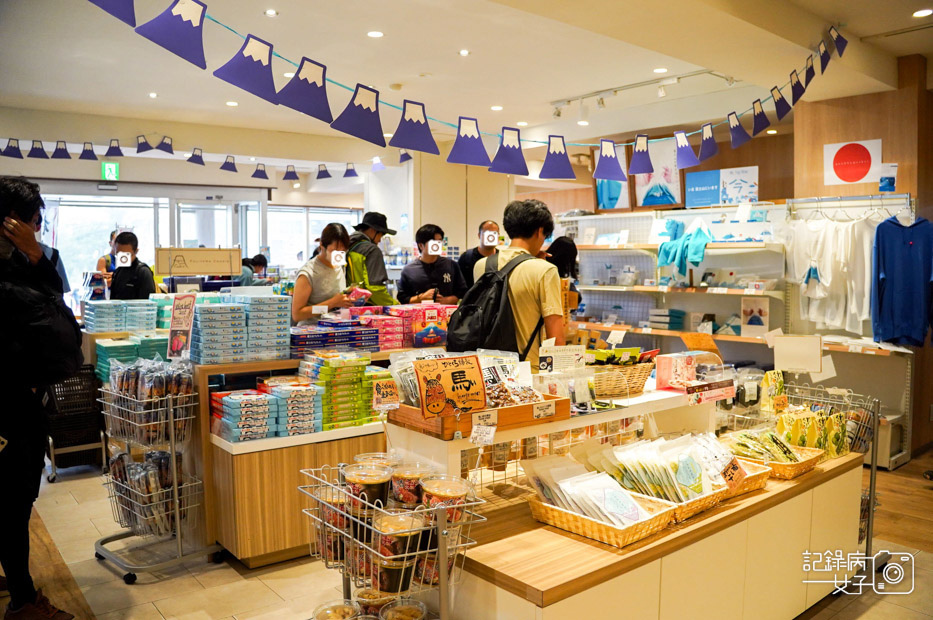 72日本富士山五合目餐廳購物紀念品住宿.jpg