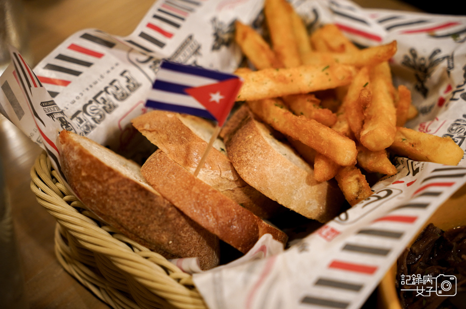 18公館這一天異國廚房古巴三明治Cubano古巴諾BBQ牛舊衣服漢堡.jpg