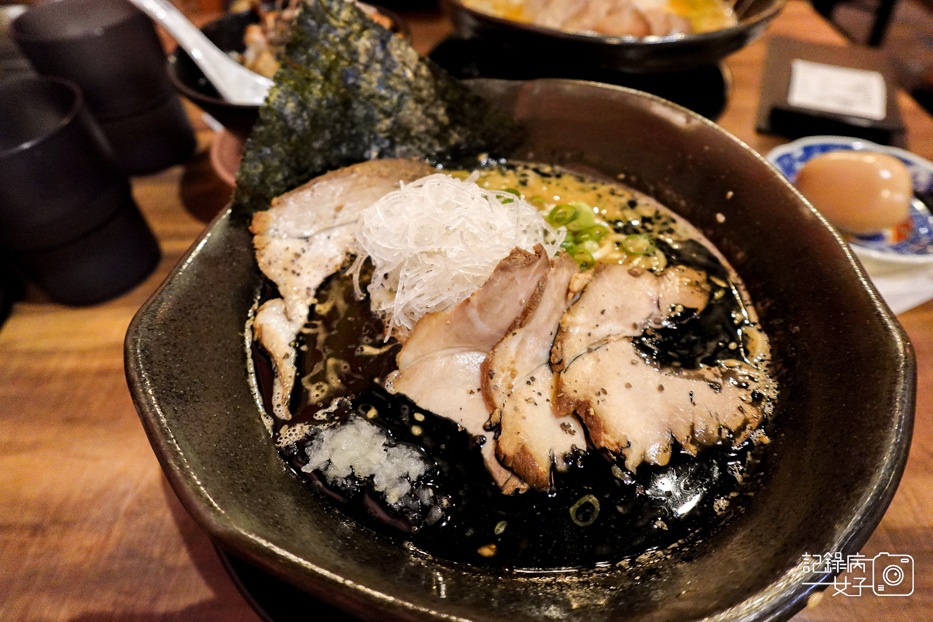 8台北內湖鳳華鶏豚濃湯拉麵黑蒜麻油魚介叉燒飯辣蒜塩味雞湯.jpg