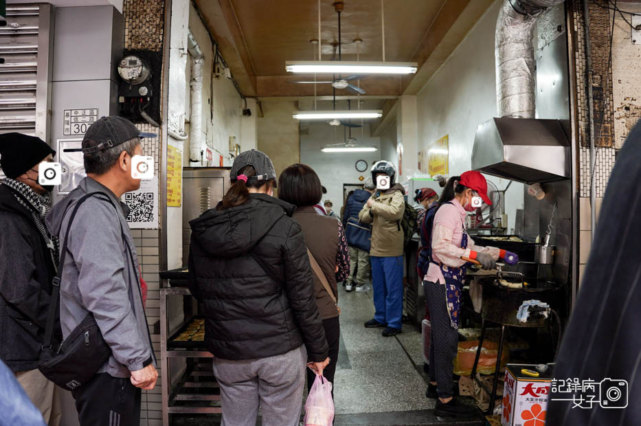 4基隆美食中正區50年老店周家蔥油餅加蛋.jpg