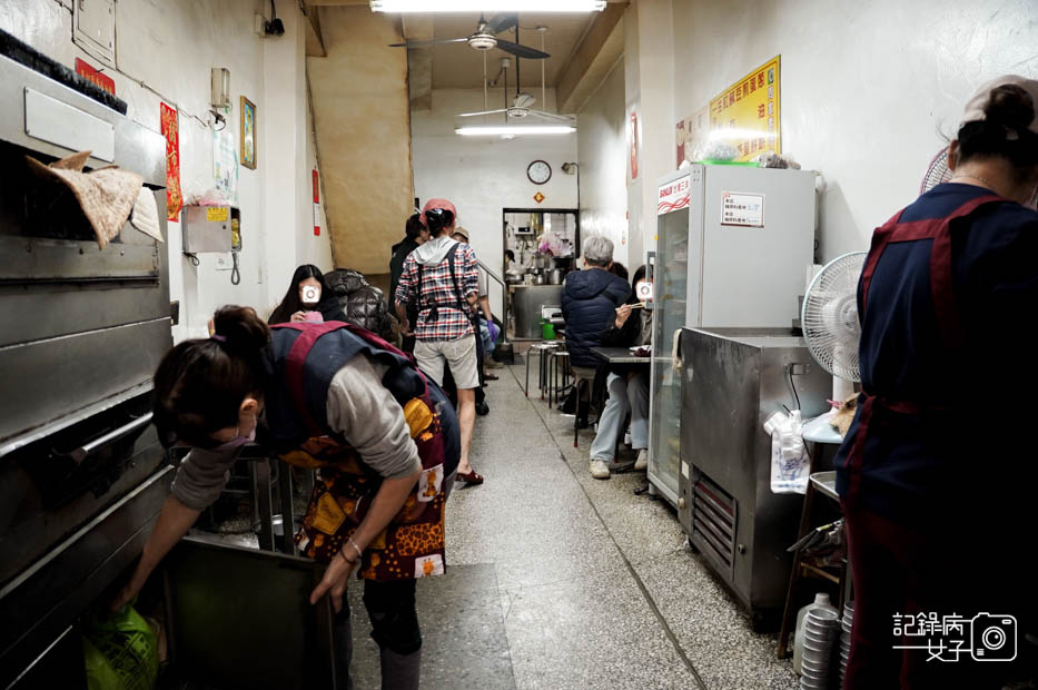 5基隆美食中正區50年老店周家蔥油餅加蛋.jpg