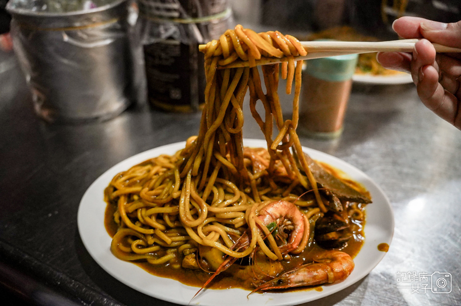 16基隆夜市阿華炒麵咖哩炒麵海鮮炒麵烏龍麵.jpg