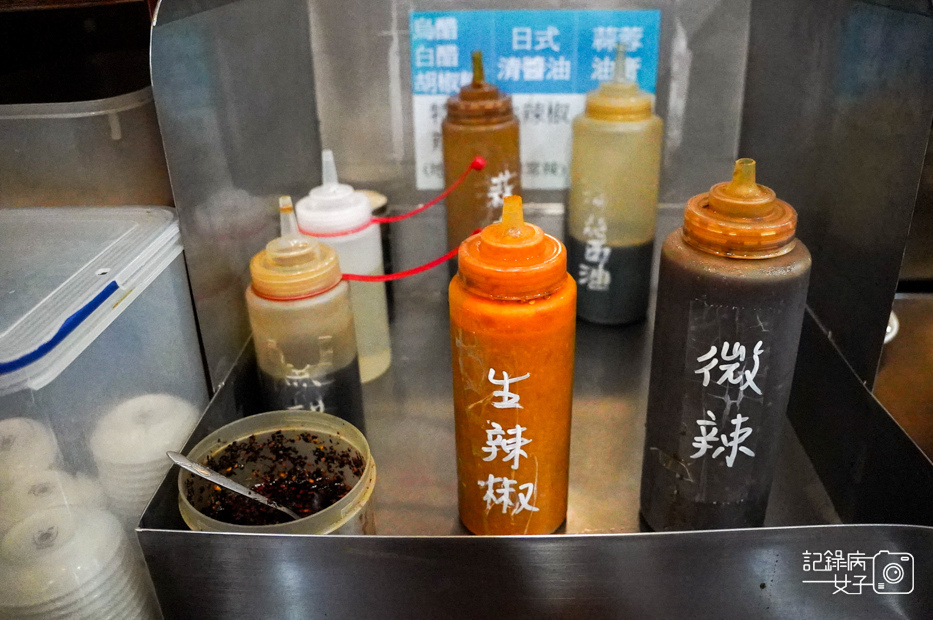 13台北士林及品鍋貼水餃專賣店極品鍋貼牛肉鍋貼高麗菜水餃.jpg