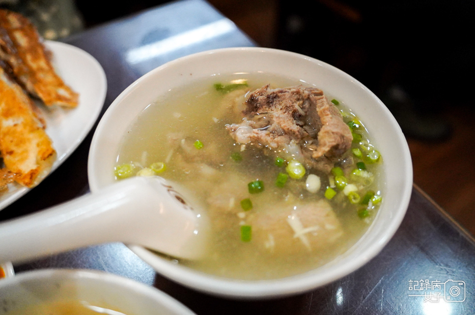 31台北士林及品鍋貼水餃專賣店極品鍋貼玉米濃湯酸辣湯.jpg