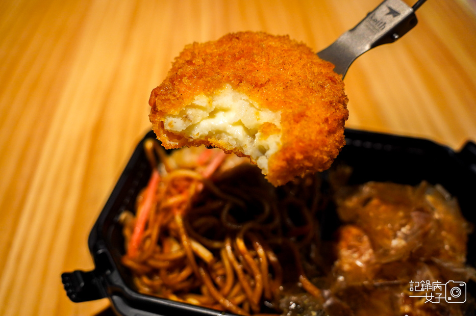 18南港DONKI唐吉訶德美食開箱起司可樂餅.jpg