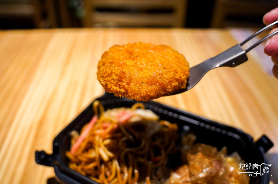 17南港DONKI唐吉訶德美食開箱起司可樂餅.jpg