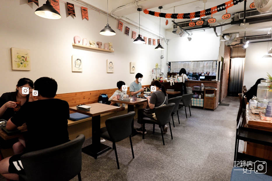 5台北松山饒河夜市小義城義大利麵青醬義大利麵大蒜餐包.jpg