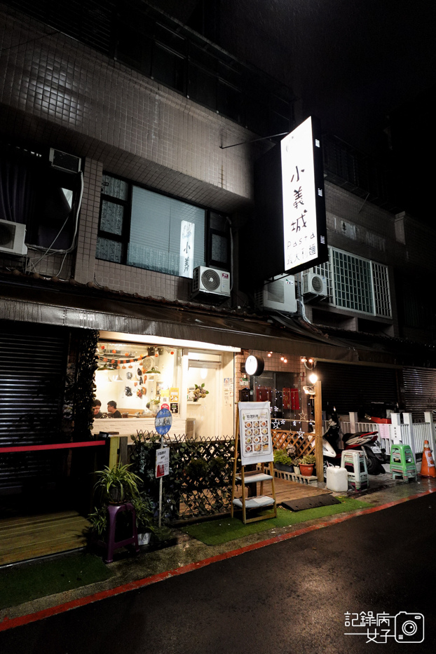 1台北松山饒河夜市小義城義大利麵青醬義大利麵大蒜餐包.jpg