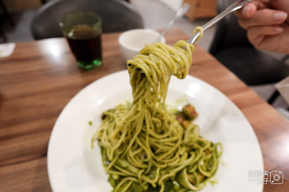 22台北松山饒河夜市小義城義大利麵蒜香青醬雞肉義大利麵.jpg