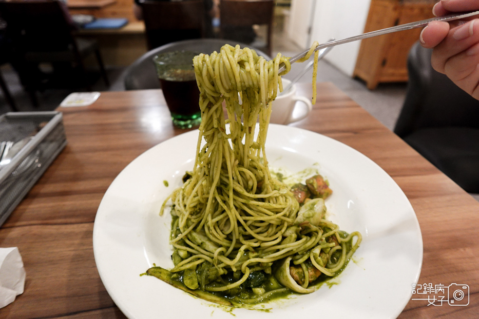 21台北松山饒河夜市小義城義大利麵蒜香青醬雞肉義大利麵.jpg
