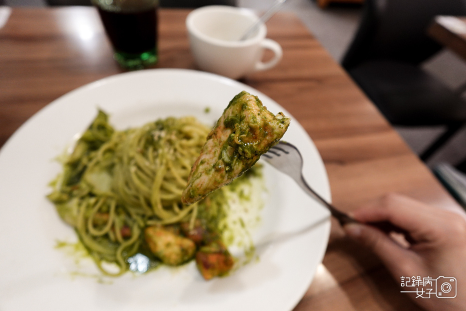 24台北松山饒河夜市小義城義大利麵蒜香青醬雞肉義大利麵.jpg
