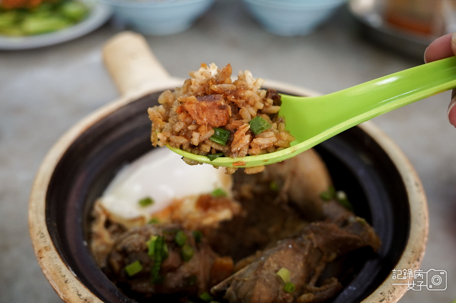 23沙巴Yee Fung怡豐茶室砂煲雞飯.jpg