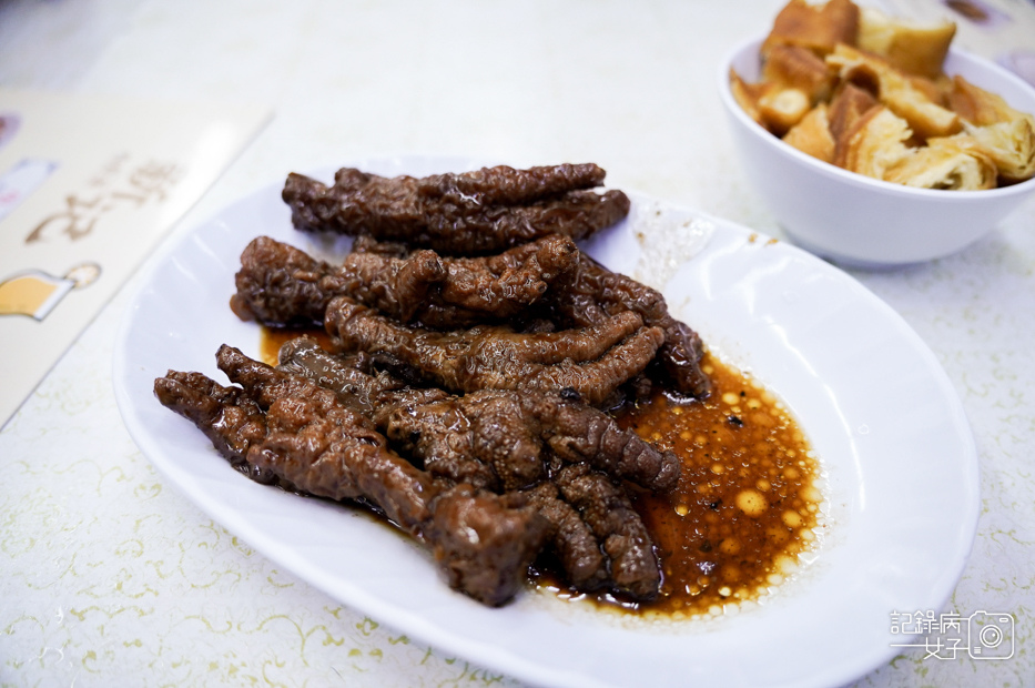 28新記肉骨茶燜鳳爪BRAISED CHICKEN FEET.jpg