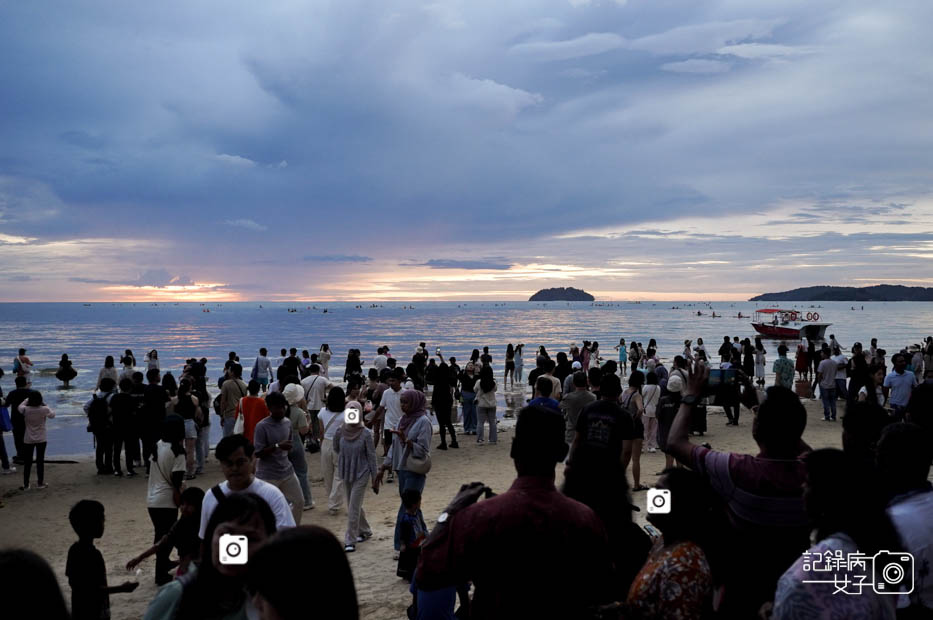 6馬來西亞沙巴Kota Kinabalu Pantai Tanjung Aru 丹絨亞路海灘火紅夕陽熱門景點.jpg