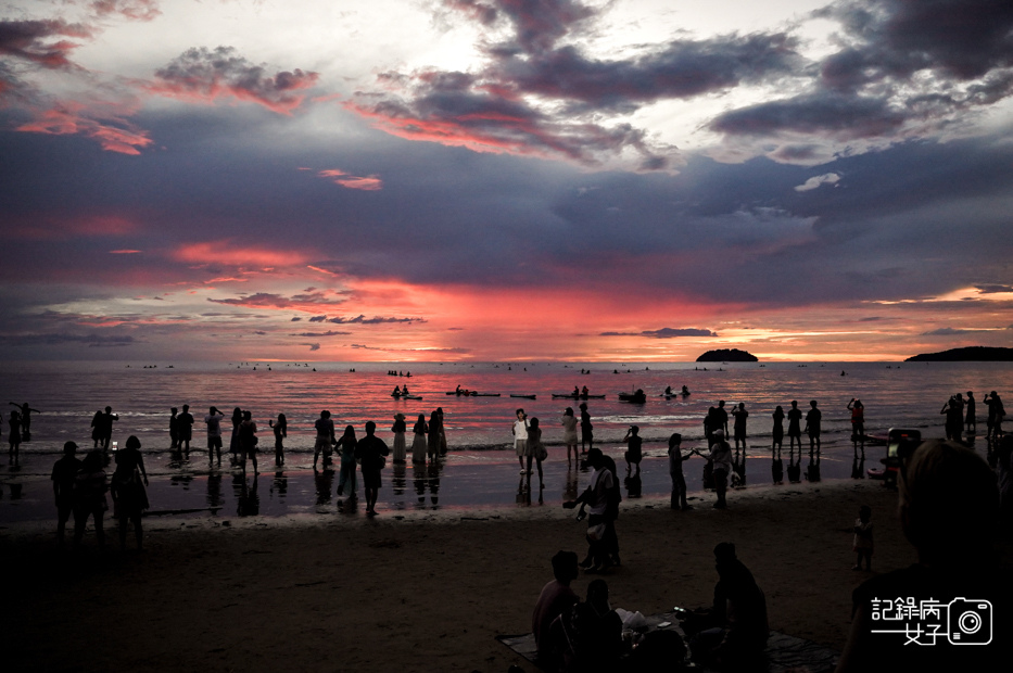 10馬來西亞沙巴Kota Kinabalu Pantai Tanjung Aru 丹絨亞路海灘火紅夕陽熱門景點.jpg