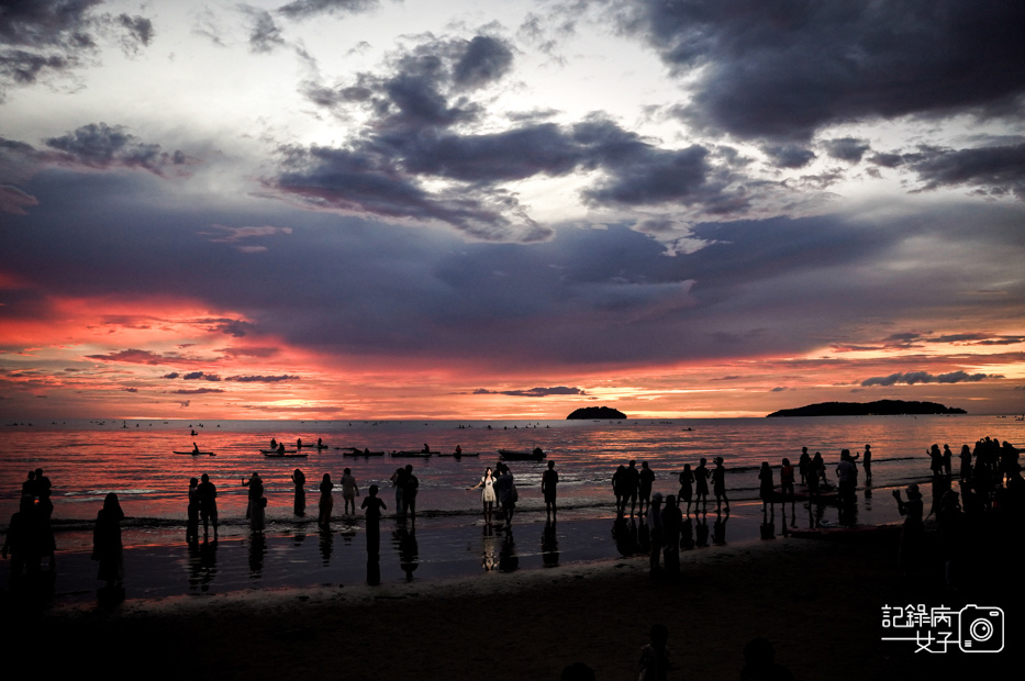12馬來西亞沙巴Kota Kinabalu Pantai Tanjung Aru 丹絨亞路海灘火紅夕陽熱門景點.jpg