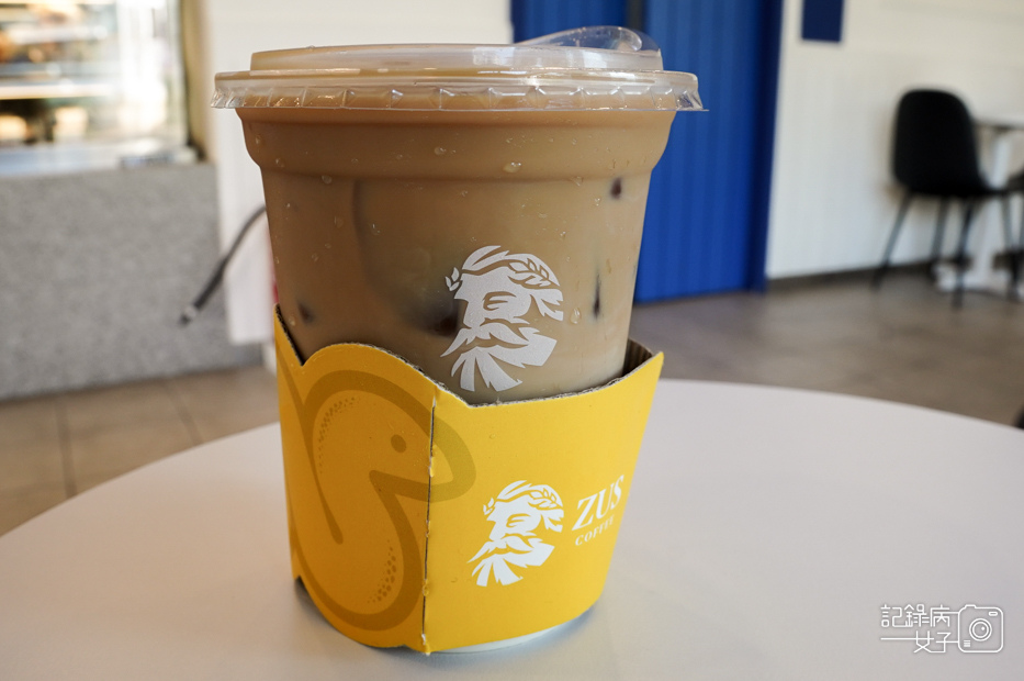 5馬來西亞沙巴ZUS宙斯咖啡Atukuupi C2U mizumizu coffee Latte.jpg