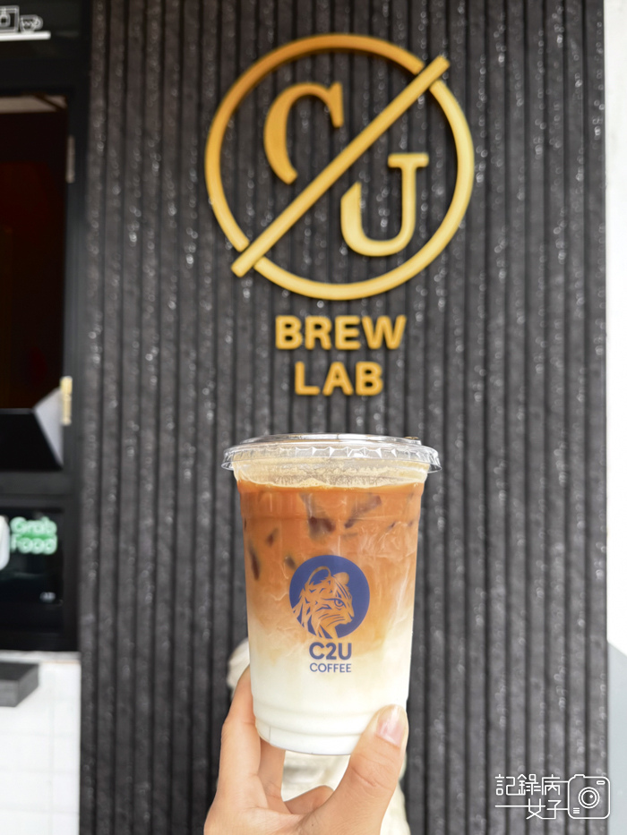 16馬來西亞沙巴ZUS宙斯咖啡Atukuupi C2U mizumizu coffee Latte.jpg
