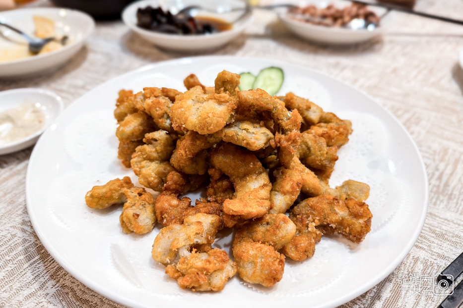 32台北米其林明福台菜海產鮪魚香腸蒜酥蒜炒炸魚腱心.jpg