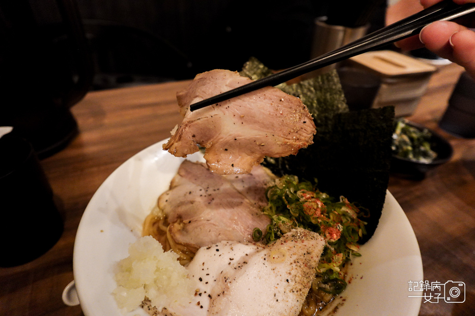 7鳳華拉麵鳳華鶏豚濃湯拉麵專門本店魚介醬油熱拌麵.jpg