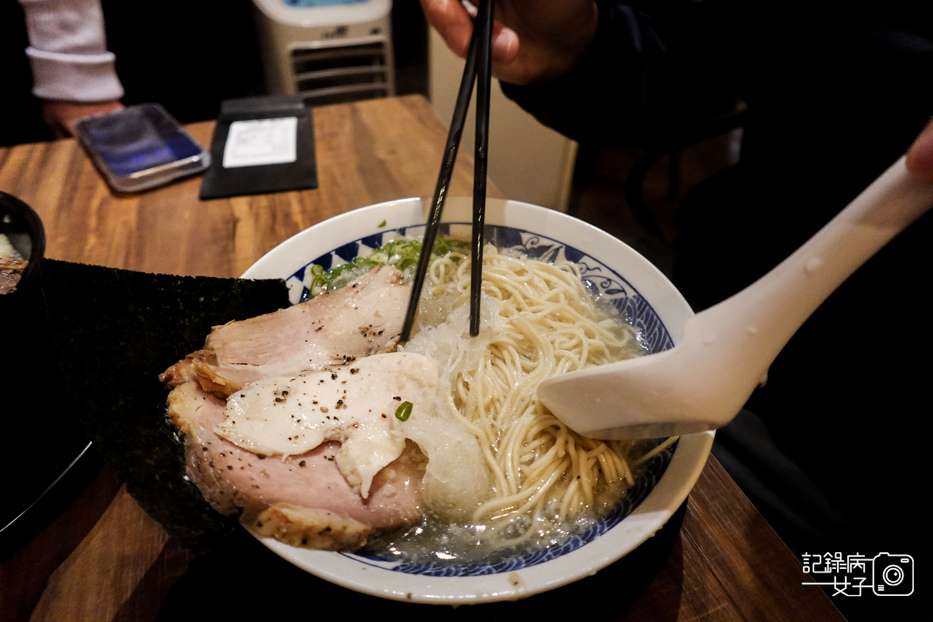 12鳳華拉麵鳳華鶏豚濃湯拉麵專門本店背脂塩味鷄清湯.jpg