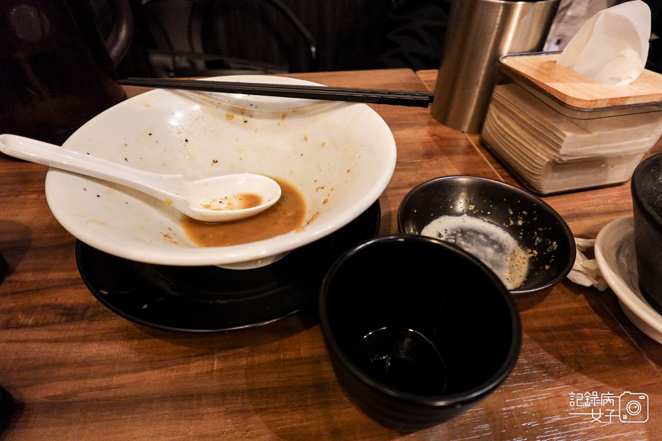 19鳳華鶏豚濃湯拉麵黑蒜麻油炙燒美乃滋叉燒飯.jpg