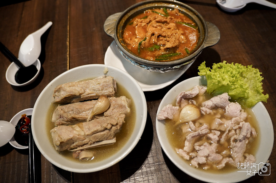 12新加坡松發肉骨茶塘城坊排骨肉骨茶腰肉片胡椒湯.jpg
