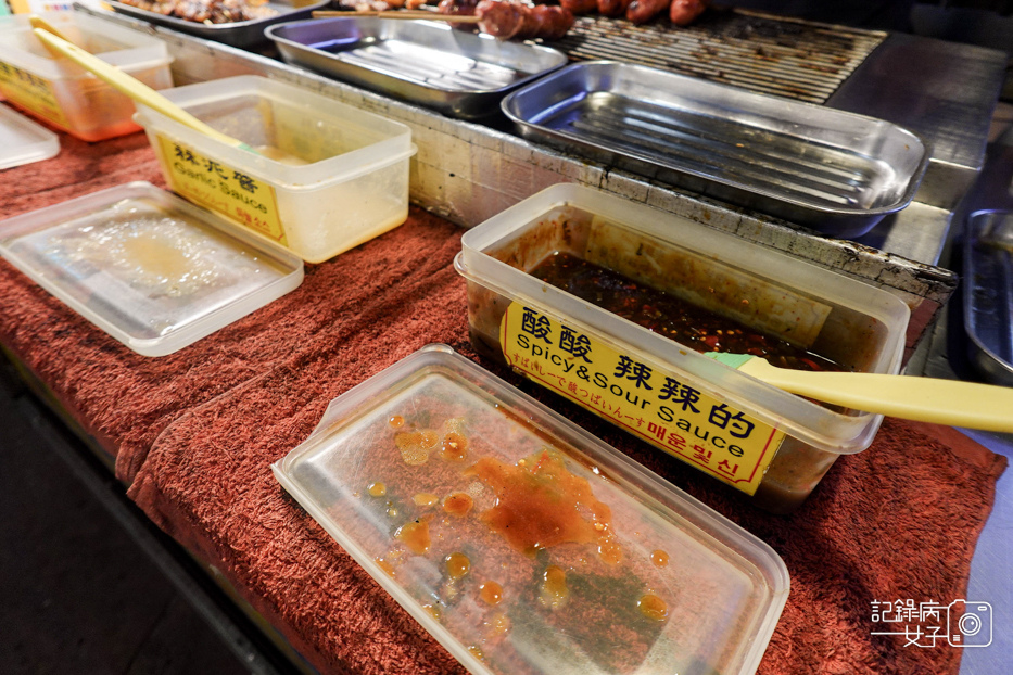 37台北臨江街夜市瑪拉桑原住民山豬肉香腸烤山雞肉串.jpg