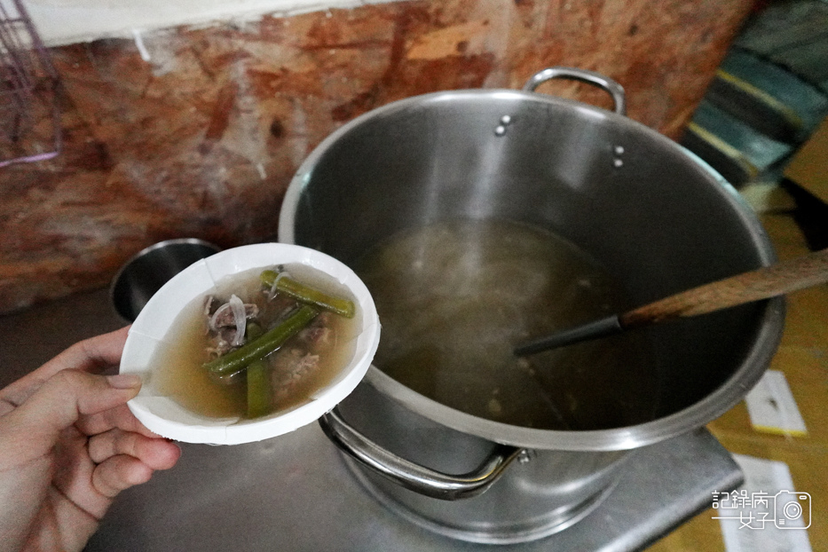 15台北中正區香港陳記燒臘蜜汁叉燒玫瑰油雞脆皮燒鴨三寶飯.jpg