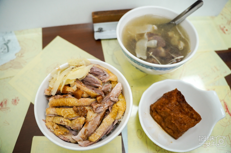 24高雄左營正宗鴨肉飯限量手工切鴨腿飯下水湯鴨珍鴨心.jpg