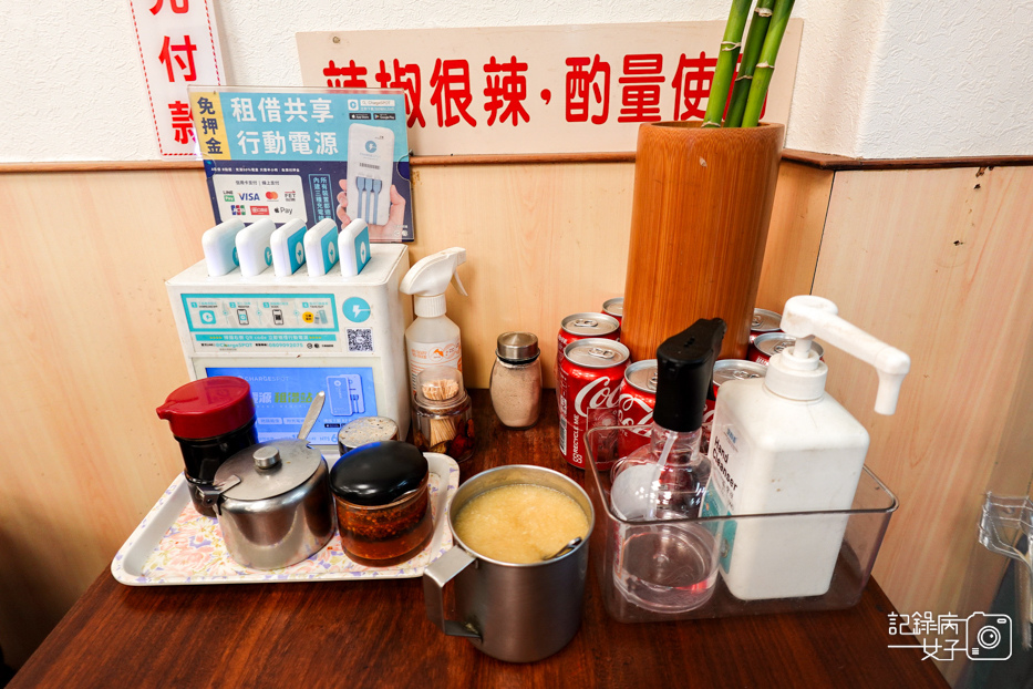 12 信義區銅板美食春來蚵仔麵線後山埤小吃大腸蚵仔綜合麵線碗粿肉粽.jpg