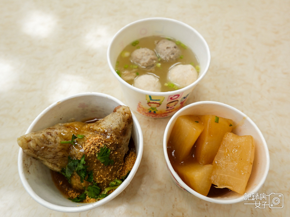 25 信義區銅板美食春來蚵仔麵線後山埤小吃大腸蚵仔綜合麵線碗粿肉粽.jpg